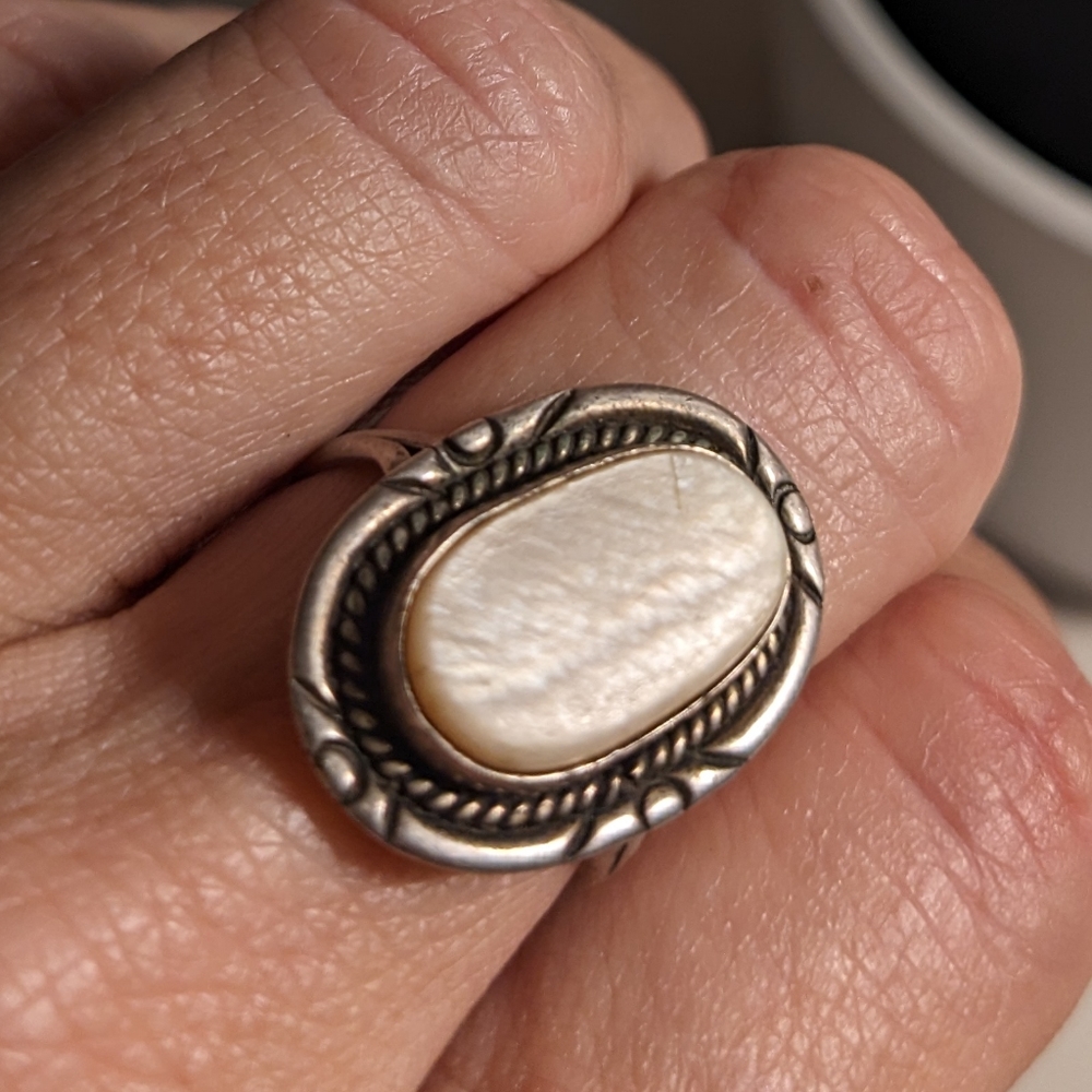 VTG SIGNED J-R-LAKE NAVAJO STERLING SILVER MOP RING SZ.8 - Picture 7 of 7